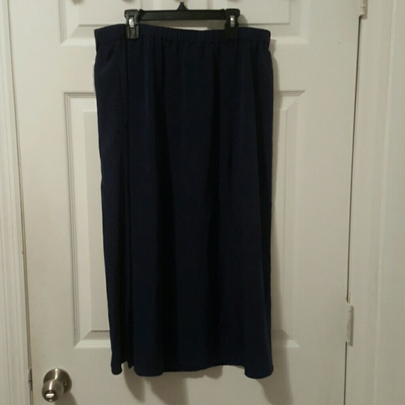 Leith navy skirt! - Picture 2 of 3