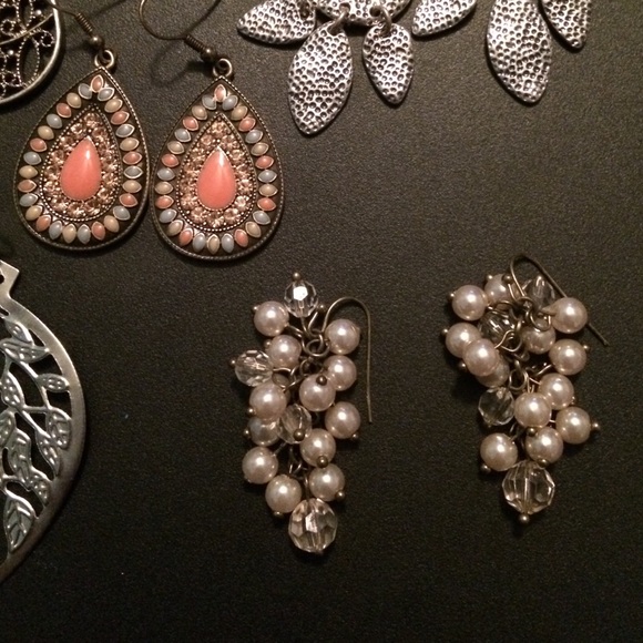 5 pairs of dangling earrings - Picture 2 of 4