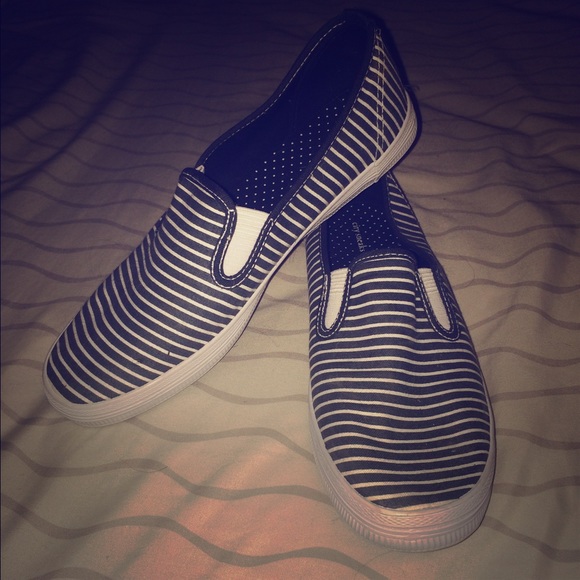 Stripped Navy Blue Shoes👍