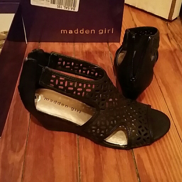Brand new madden girl wedges!