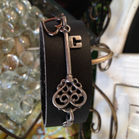 ✨Custom Black Leather 🔑Key to my ❤️Heart Cuff✨ - Picture 2 of 4