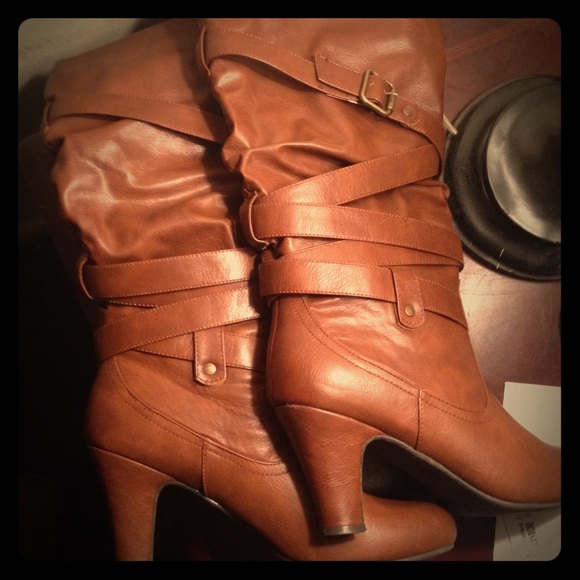 Great on trend brown/ rust colored boots.