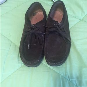 Brown suede wallabees no insole