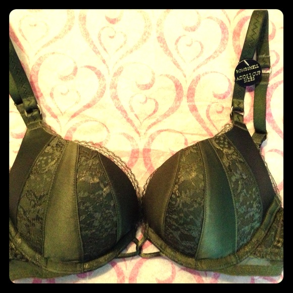 Brand new cutout back olive bombshell bra 32aa