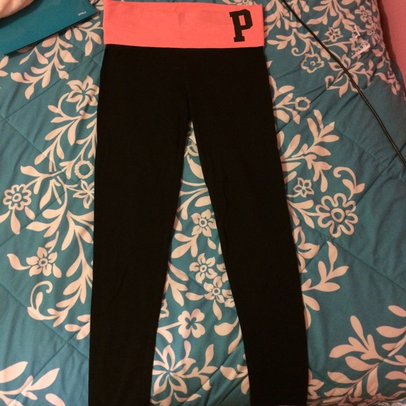 Black / Salmon colored Yoga leggings from PINK