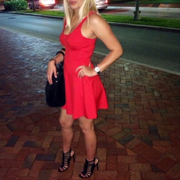 Smoking hot red dress 🔥🔥