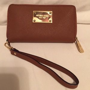 Authentic Michael Kors wristlet!