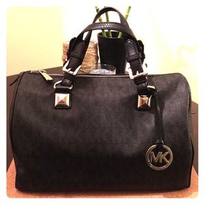 Authentic Michael Kors MK Grayson satchel Large.
