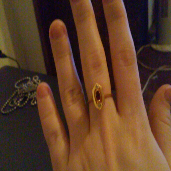 Pretty Ring - Picture 2 of 3