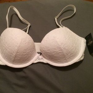 32D Hollister bra