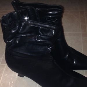 💢💢Sold!! Black stylish boots💢💢