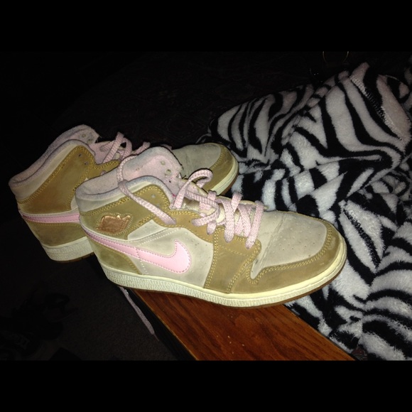 Air Jordan 1 Hares - Picture 1 of 4
