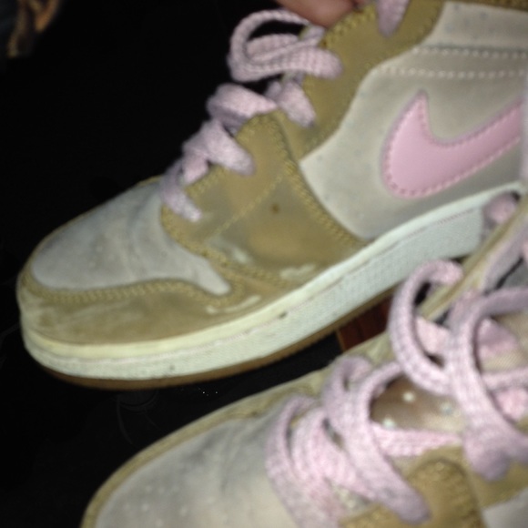 Air Jordan 1 Hares - Picture 3 of 4