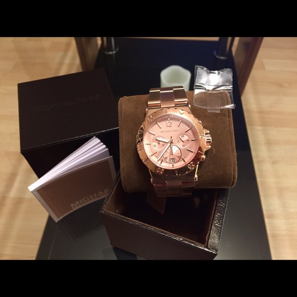 For sale.💯% Authentic ladies Rose gold MK watch.
