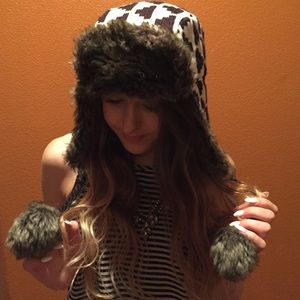Hat with fur(not real fur)
