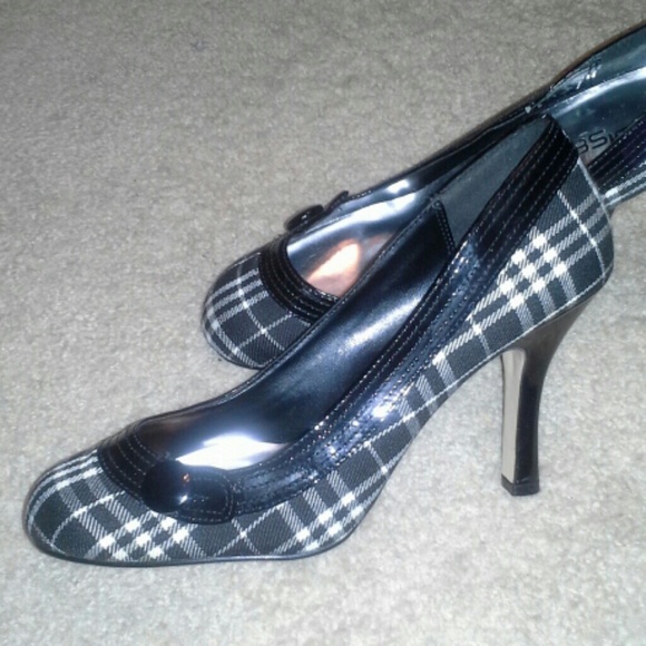 Black n white plaid high heel