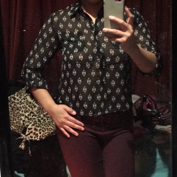 ⛔️SOLD⛔️Lo Hi Sheer Top - Picture 2 of 3