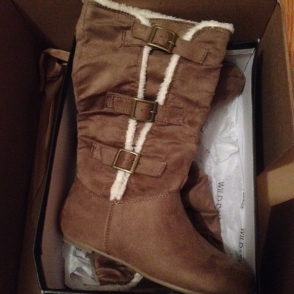 I'm selling these boots I have a size 5 & 6(: - Picture 1 of 1