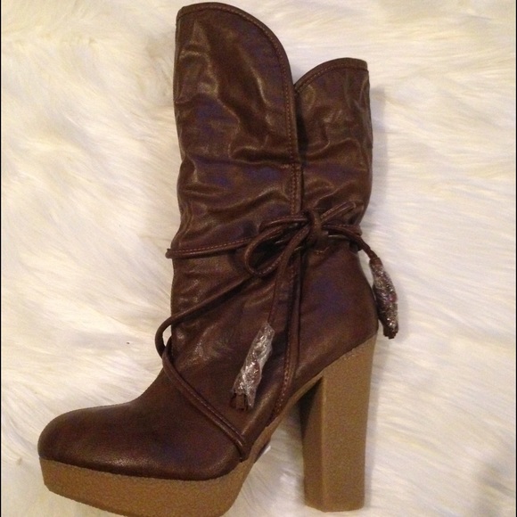 Must-have boots! - Picture 3 of 4