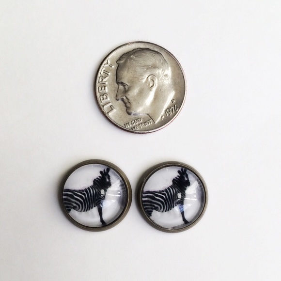 3 for 15🎀 zebra bronze tone earrings - Picture 2 of 4