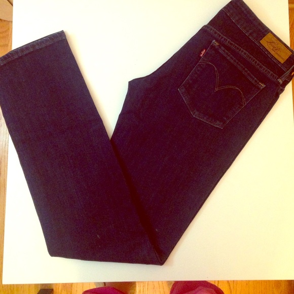 Slight curve straight leg Levi's