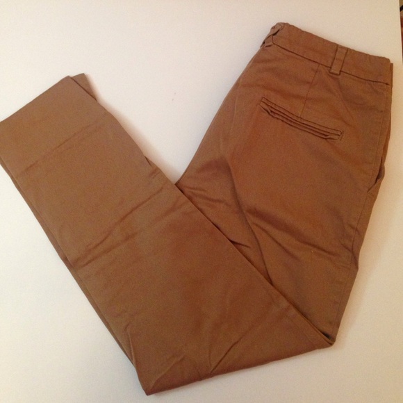Bundle khaki and red pants!