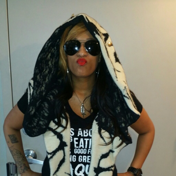 RAQUEL Scarf Hoodie - Picture 4 of 4