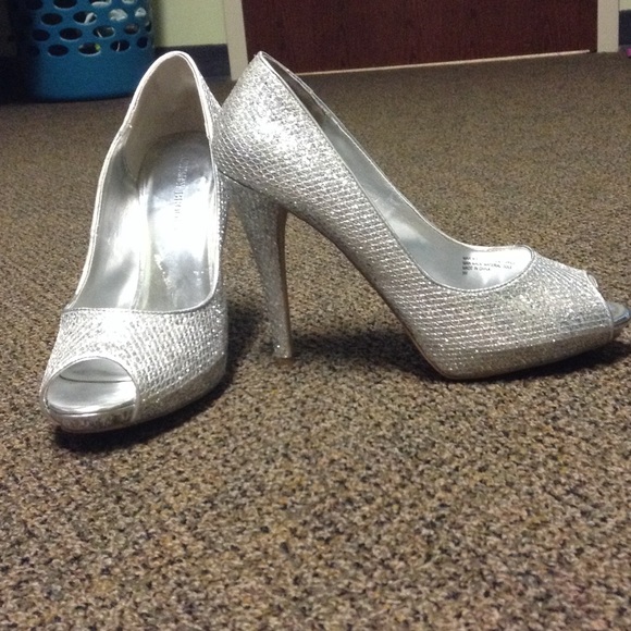 💃💁. Sparkly Silver Heels. 💁👯 - Picture 1 of 2