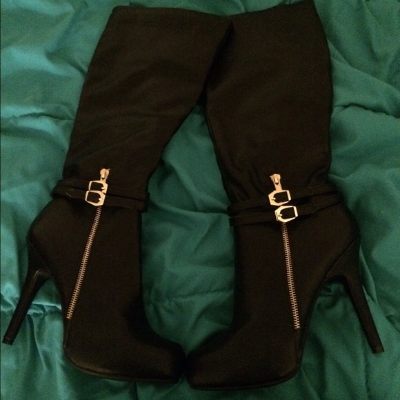 Black boots with gold buckle.