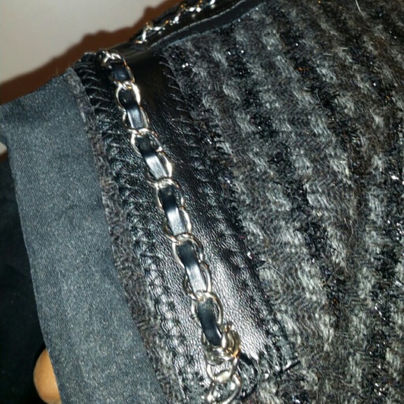 RAQUEL Scarf Hoodie - Picture 4 of 4