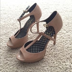 Jessica Simpson nude heels