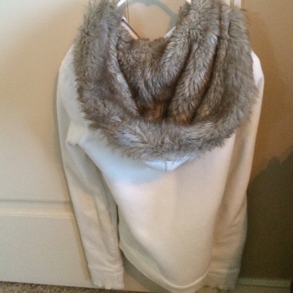 White Aeropostale fur lined zip up hoodie - Picture 4 of 4
