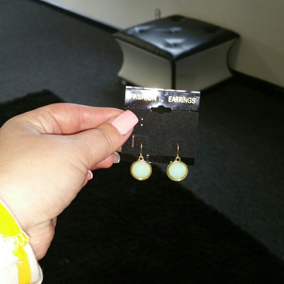 New mint square layered necklace with earrings - Picture 2 of 2