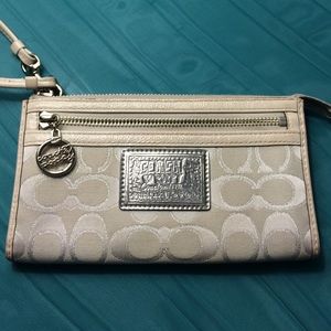 Coach poppy wristlet
