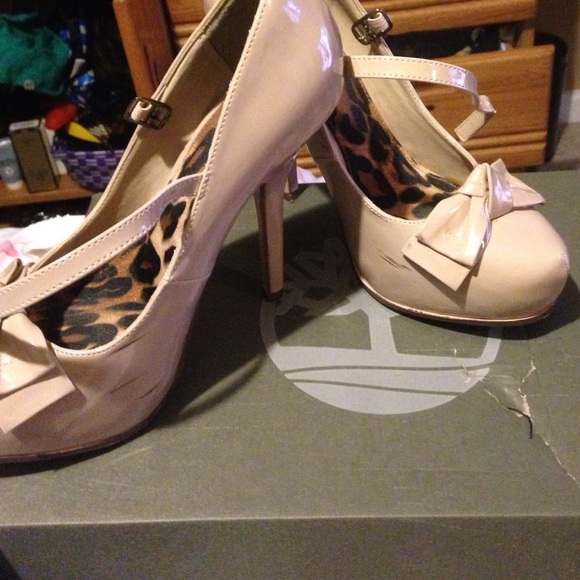 Shoes - Picture 2 of 3