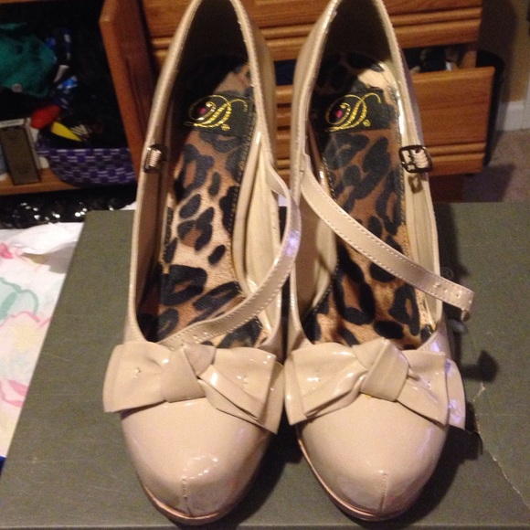 Shoes - Picture 3 of 3