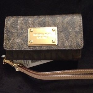 Michael Kors iPhone 5 wristlet wallet