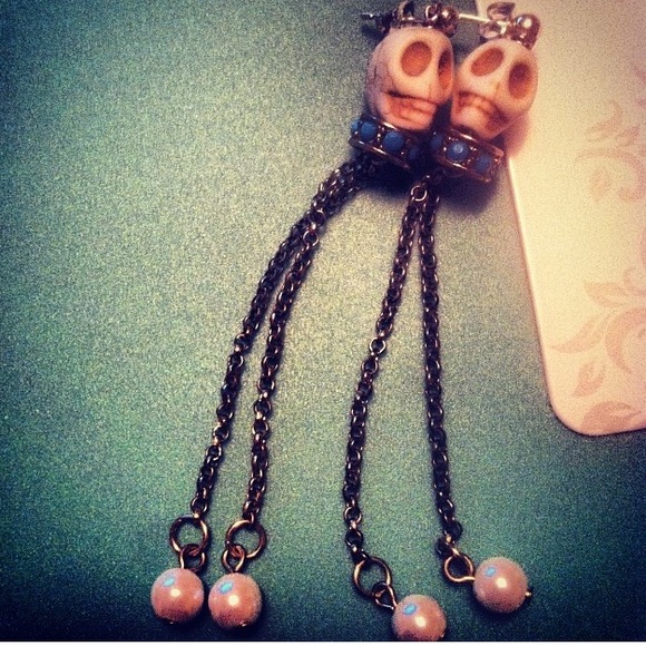 Skull dangle earrings