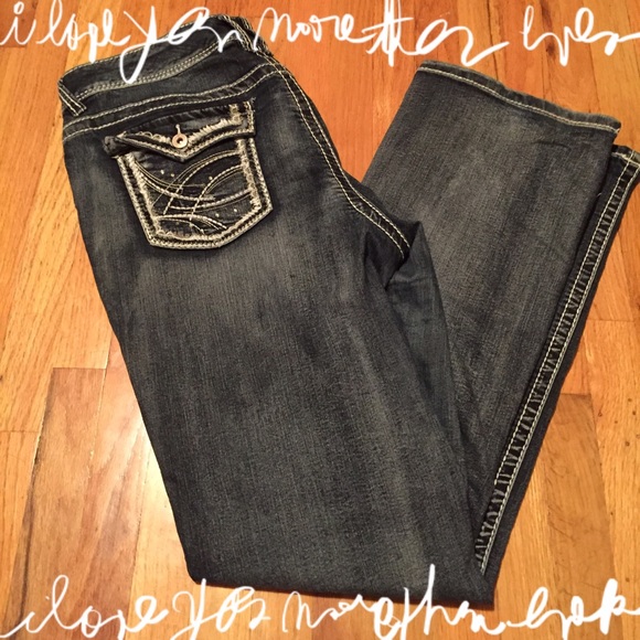 •Maurice's Sandblasted Flap Pocket Jeans•