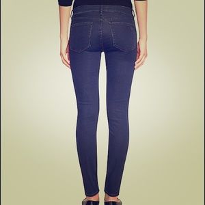Tory Burch Legging Jean in Rinse. Size 26.