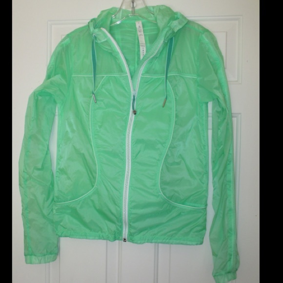 ✖️SOLD✖️Lululemon Windbreaker Jacket Sz 4 green