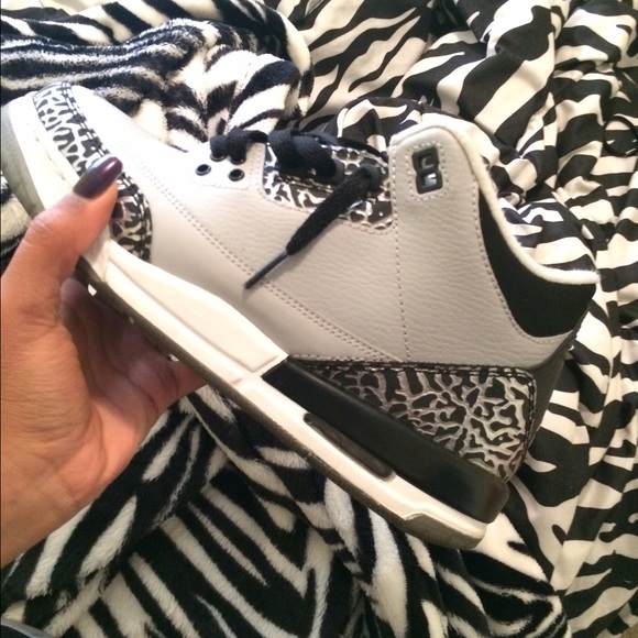 Wolf grey 3s