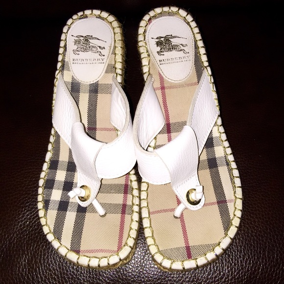 🌺 💯 Authentic Burberry Wedge 🌺