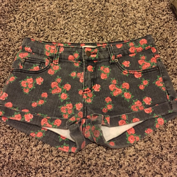 bundled 💓 Low Rise Black Shorts with Roses - Picture 1 of 4