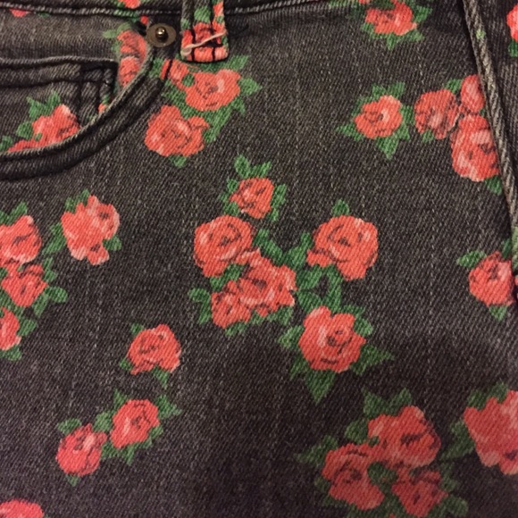 bundled 💓 Low Rise Black Shorts with Roses - Picture 2 of 4