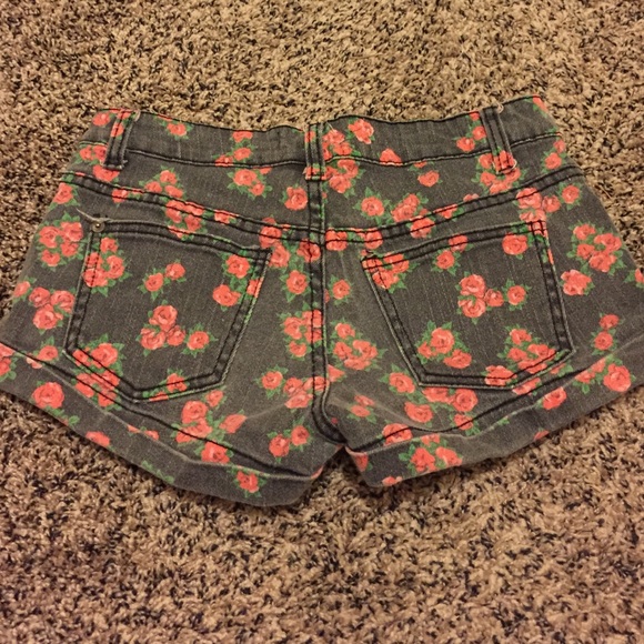 bundled 💓 Low Rise Black Shorts with Roses - Picture 4 of 4