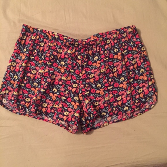 Floral drawstring shorts