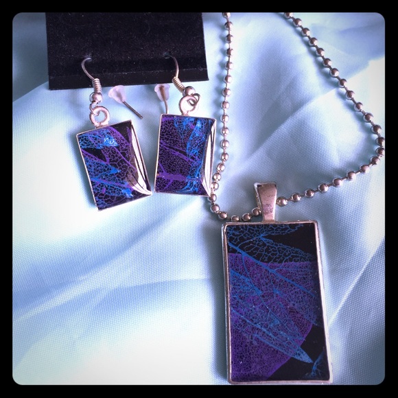 Jewelry - Set of Necklace & Earrings in Ceramic Box