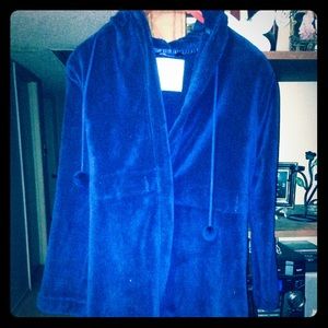 Adorable Fuzy comfy robe NWOT! Size XS