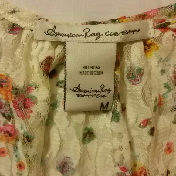 *SALE!* $7!* Multi Colored Lace Pattern Floral Top - Picture 2 of 3